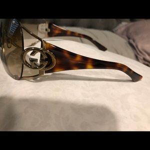 Authentic Gucci Shield 🕶 sunglasses